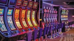 89php game lobby showing sports betting and casino categories on mobile